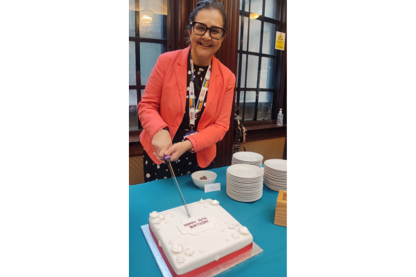 Deepa cutting cake