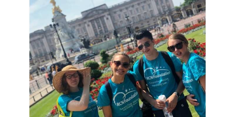 Fundraising outside Buckingham Palace 800x400