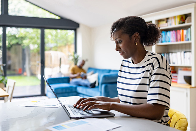 Woman sitting in front of a laptop
