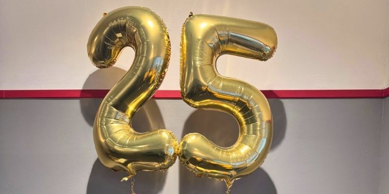 Gold 2 and 5 balloons