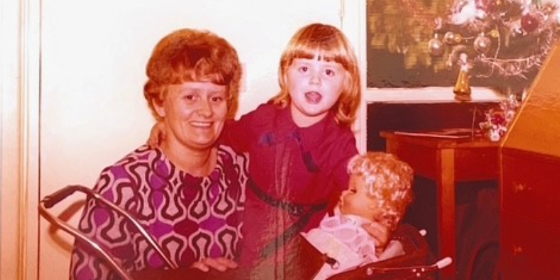 Rosalind Mabey as a child with her mother