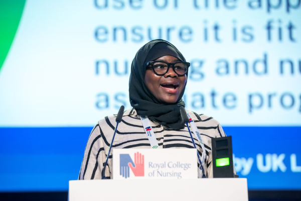Image of an enthusiastic nurse speaking at Congress