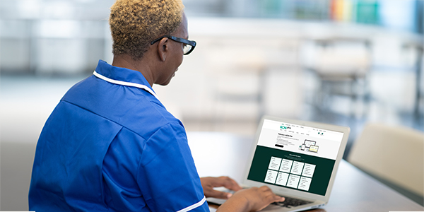 Nurse using RCNi Nurse using RCNi