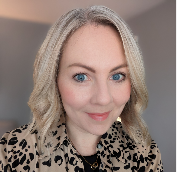 Headshot of Lorna Mayles