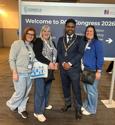 Diabetes forum members talking to the RCN President