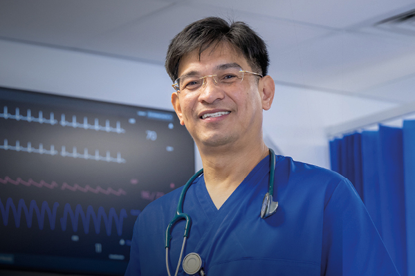 Male nursing staff 600x400