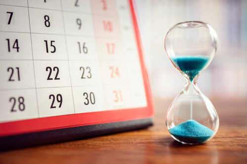 A photo with calendar and egg timer