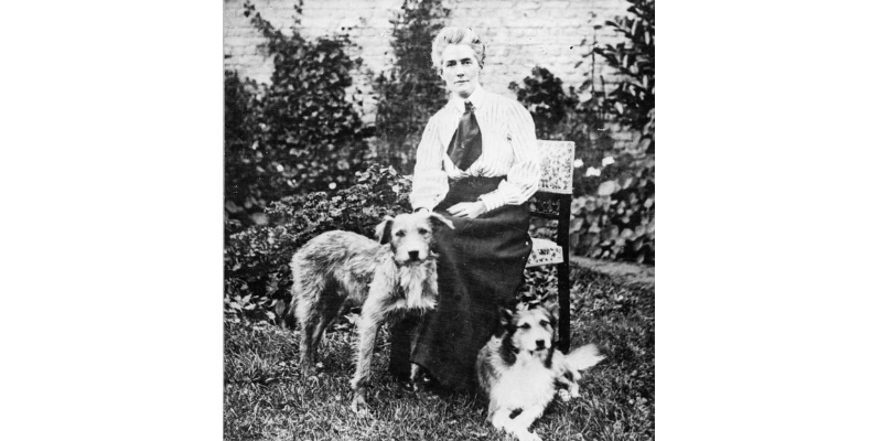 Nurse Cavell Dog Lover