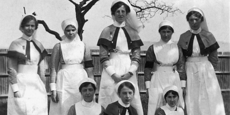 Nurses serving in the First World War