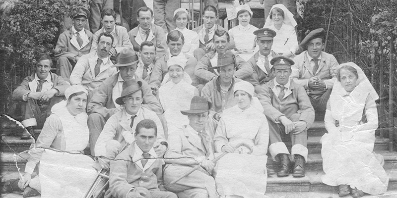 Black and white photo of some nurses with soldiers