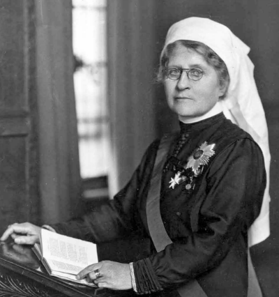 Sarah Swift, 1925–1927. Having experienced the chaotic state of nurses’ training during the war, Sarah saw the need to protect the interests of nurses. She approached Sir Arthur Stanley of the British Red Cross to support her in founding a College of Nursing to pursue educational goals and to promote the passing of parliamentary bills affecting nursing. @Model.StoryImage.Alt