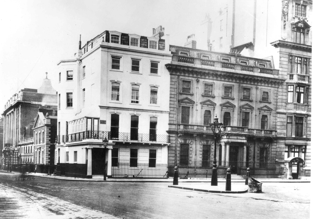Black and white photograph of the exterior of the Royal College of Nursing in c.1910