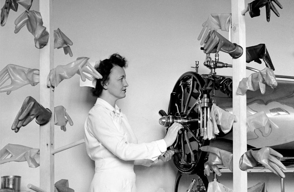 nurse cleaning gloves 