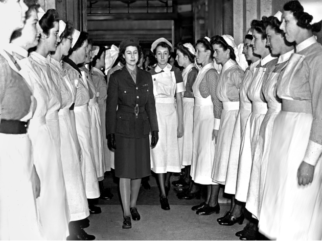 Princess Elizabeth visits College
