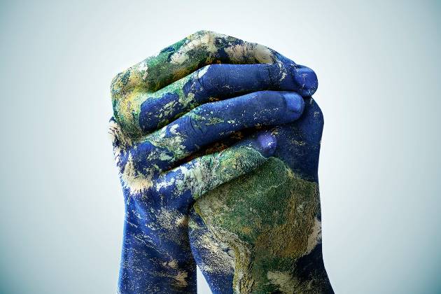 Globe hands 630x420