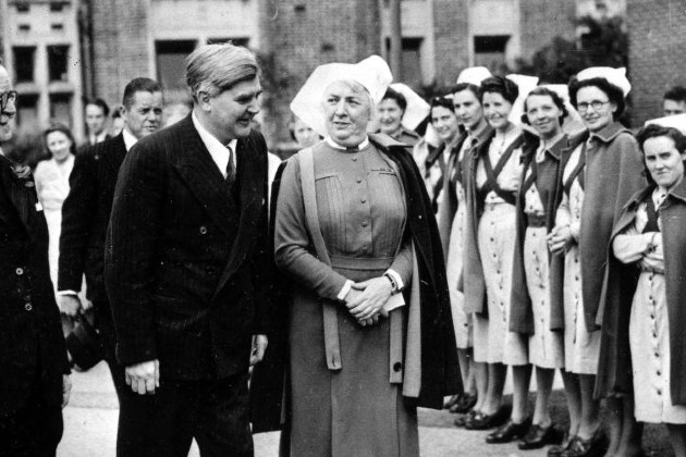 Black and white photo shows Aneurin Bevan (architect of the NHS) meeting with nurses