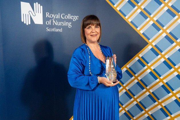 Fiona proudly showing her award Fiona-Bruce-with-award