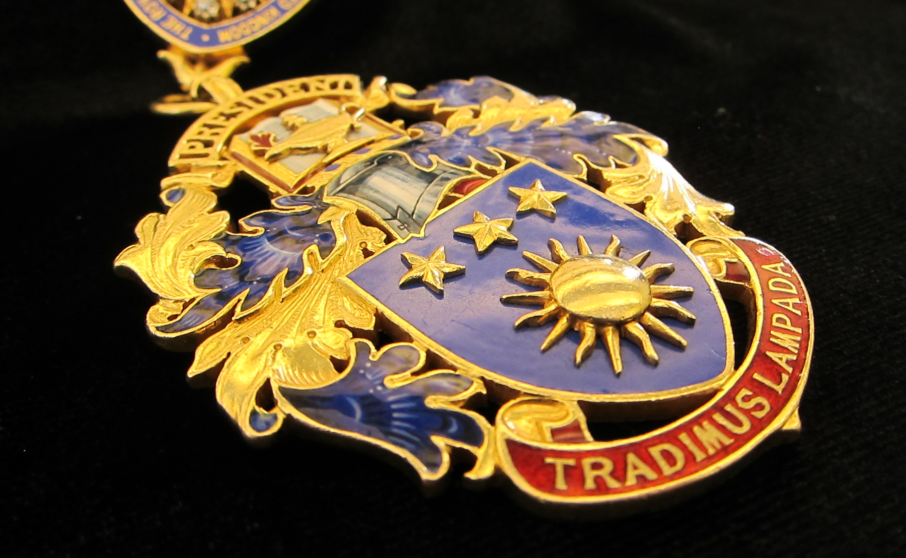 Close up of President's chain