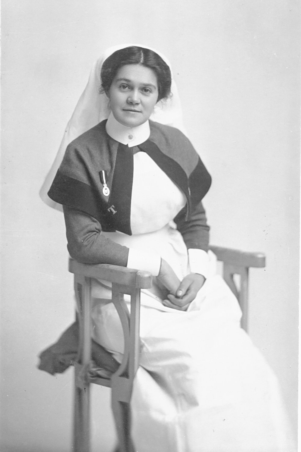 Great War nurse Mabel Pearce in uniform