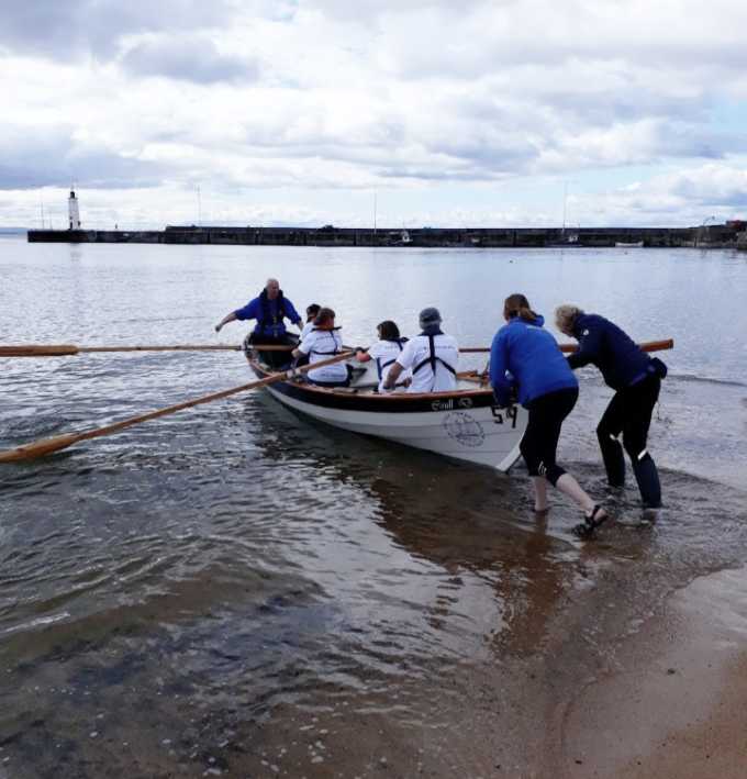 team rowing